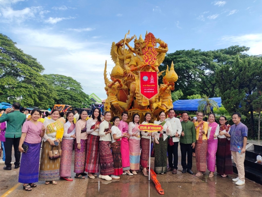 เฉลิมฉลองต้นเทียนพรรษาอำเภอตระการพืชผล ประจำปี 2567