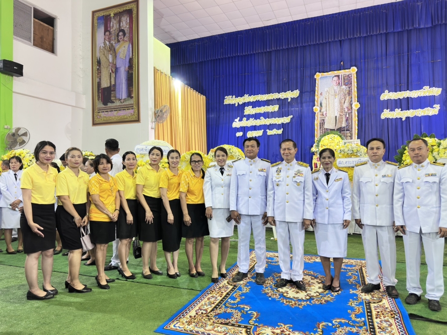 ร่วมพิธีวางพวงมาลาในกิจกรรมเทิดพระเกียรติเนื่องในวันนวมินทรมหาราช (13 ตุลาคม)