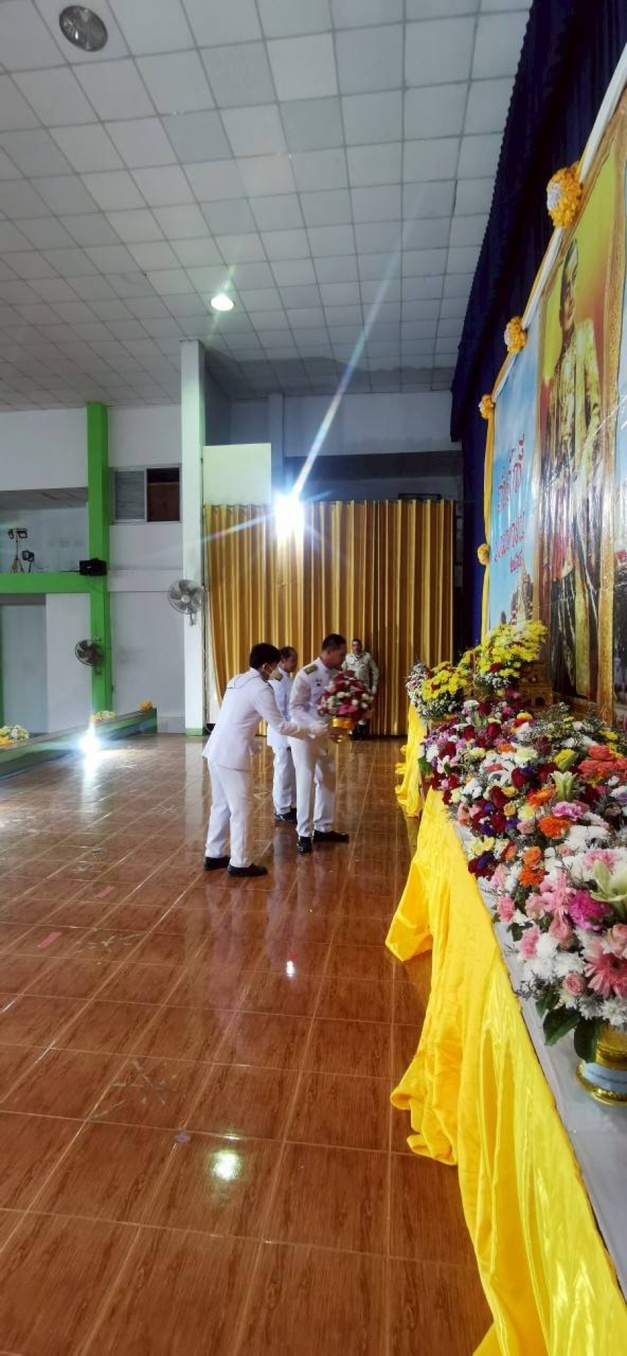 ร่วมพิธีถวายราชสักการะ เนื่องใน &quot;วันพระบาทสมเด็จพระพุทธยอดฟ้าจุฬาโลกมหาราช และวันที่ระลึกมหาจักรีบรมราชวงศ์&quot;